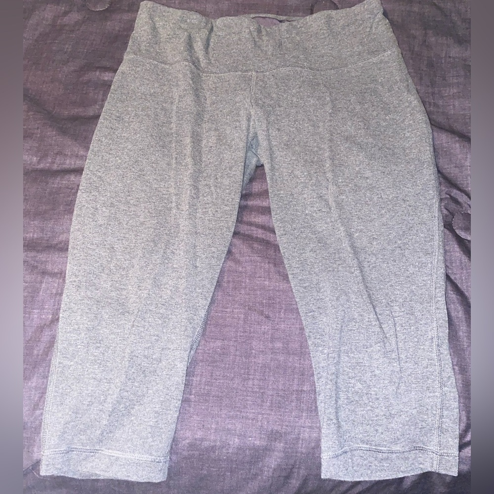 Athletic capri leggings - Picture 1 of 2